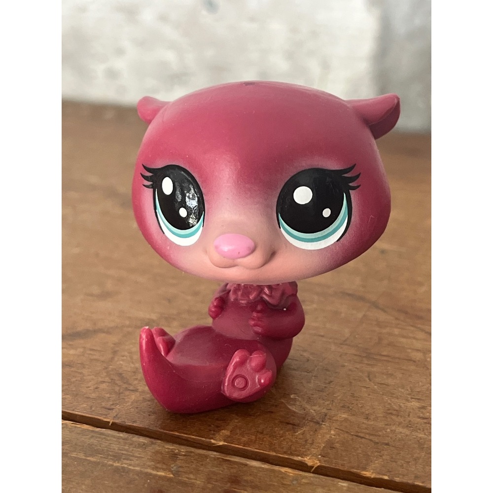 Littlest Pet‎ Shop LPS Trixie Otterbrook #1-138 Maroon Red Otter